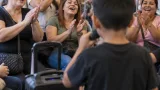 Un niño convierte vagones del Metro de CDMX en karaoke de despecho